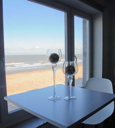 Modern Appartement Op De Zeedijk Met 2 Slaapkamers Te Oostende מראה חיצוני תמונה